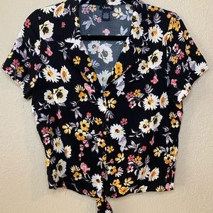 Justify Daisy Button Up blouse S Juniors